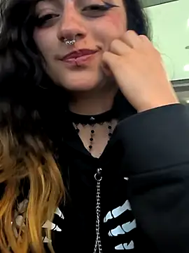 Snapshot of Lila_Desiree chatting on 03-04-25, 01:34 Lila Desiree online show from 03-04-25, 01:34