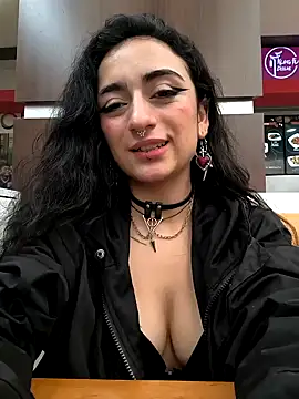 Snapshot of Lila_Desiree chatting on 09-27-25, 04:45 Lila Desiree online show from 09-27-25, 04:45