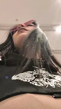 Snapshot of Lila_Desiree chatting on 10-22-25, 08:30 Lila Desiree online show from 10-22-25, 08:30