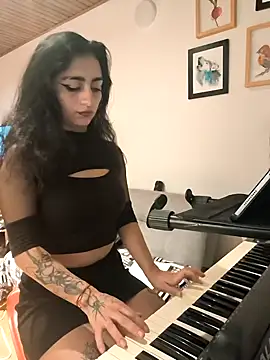 Snapshot of Lila_Desiree chatting on 11-17-25, 11:21 Lila Desiree online show from 11-17-25, 11:21