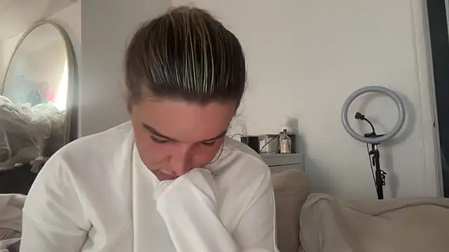 maisiesmithx online show from 09-24-25, 10:29