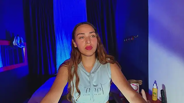 Snapshot of DevoniCollins chatting on 01-13-25, 07:53 DevoniCollins online show from 01-13-25, 07:53