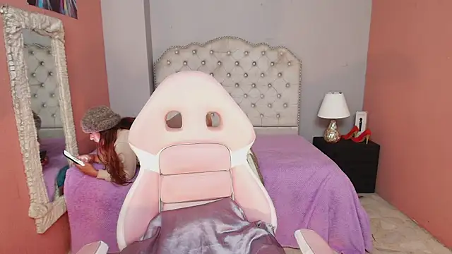 Snapshot of DevoniCollins chatting on 02-13-25, 11:26 DevoniCollins online show from 02-13-25, 11:26