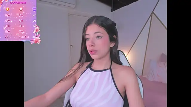 Snapshot of coraltaylor chatting on 12-12-24, 12:22 coraltaylor online show from 12-12-24, 12:22