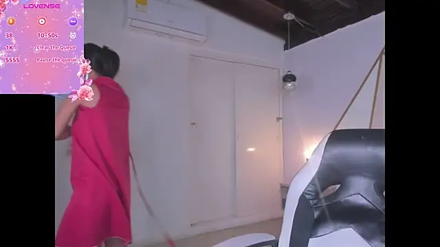 Snapshot of coraltaylor chatting on 12-12-24, 03:27 coraltaylor online show from 12-12-24, 03:27