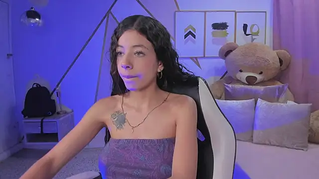 Snapshot of coraltaylor chatting on 02-12-25, 10:04 coraltaylor online show from 02-12-25, 10:04