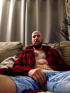 Snapshot of Beardedtattood chatting on 01-16-25, 11:15 Beardedtattood online show from 01-16-25, 11:15