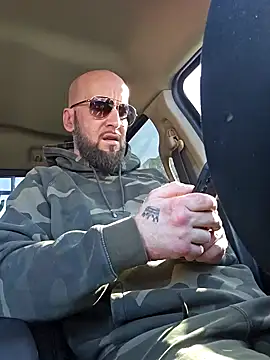 Snapshot of Beardedtattood chatting on 01-27-25, 04:33 Beardedtattood online show from 01-27-25, 04:33