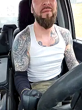 Snapshot of Beardedtattood chatting on 02-13-25, 04:17 Beardedtattood online show from 02-13-25, 04:17