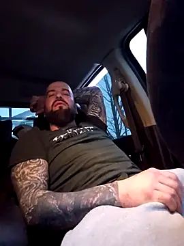 Snapshot of Beardedtattood chatting on 02-28-25, 11:58 Beardedtattood online show from 02-28-25, 11:58