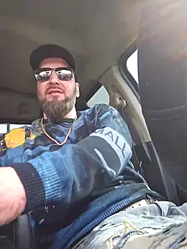 Snapshot of Beardedtattood chatting on 03-12-25, 03:51 Beardedtattood online show from 03-12-25, 03:51
