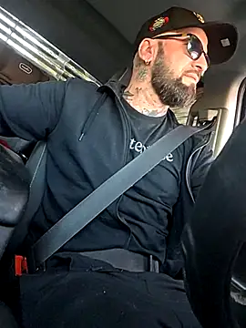 Snapshot of Beardedtattood chatting on 10-08-25, 11:52 Beardedtattood online show from 10-08-25, 11:52