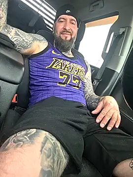 Snapshot of Beardedtattood chatting on 04-25-26, 01:41 Beardedtattood online show from 04-25-26, 01:41