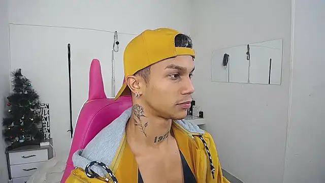 Leonard Price online show from 12-19-25, 01:40