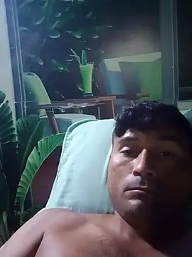 Snapshot of Diogo100 chatting on 10-18-25, 03:42 Diogo100 online show from 10-18-25, 03:42