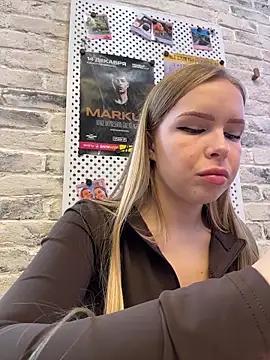 mur girl online show from 10-31-25, 09:43