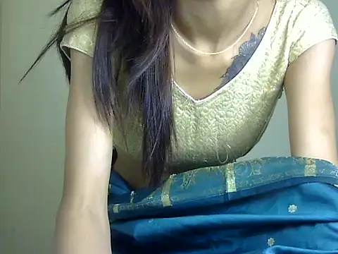 MAAYRA 09 online show from 04-11-26, 09:02