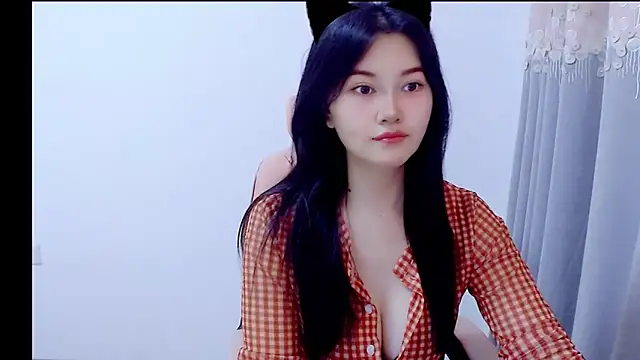 Snapshot of Little-sweet chatting on 10-13-25, 02:33 Little-sweet online show from 10-13-25, 02:33