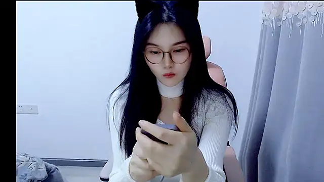 Snapshot of Little-sweet chatting on 10-31-25, 12:28 Little-sweet online show from 10-31-25, 12:28