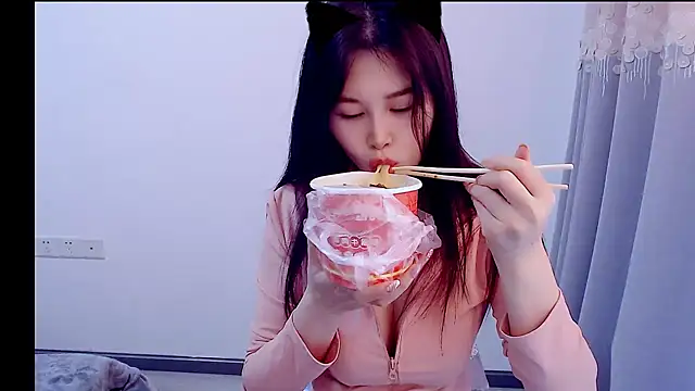 Snapshot of Little-sweet chatting on 11-02-25, 01:08 Little-sweet online show from 11-02-25, 01:08