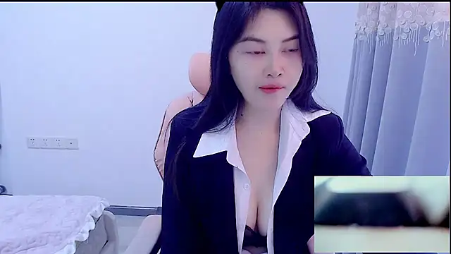 Snapshot of Little-sweet chatting on 12-03-25, 01:02 Little-sweet online show from 12-03-25, 01:02