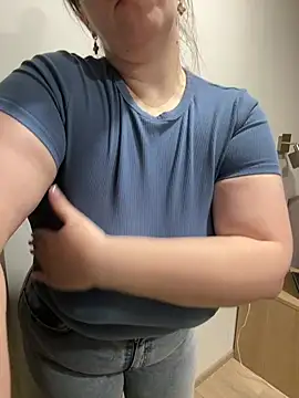 Snapshot of Your_Hot_Sister01 chatting on 12-09-24, 03:33 Your Hot Sister01 online show from 12-09-24, 03:33