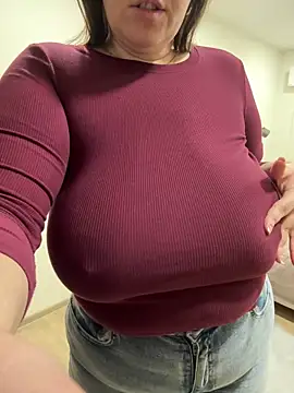 Snapshot of Your_Hot_Sister01 chatting on 02-08-25, 11:12 Your Hot Sister01 online show from 02-08-25, 11:12