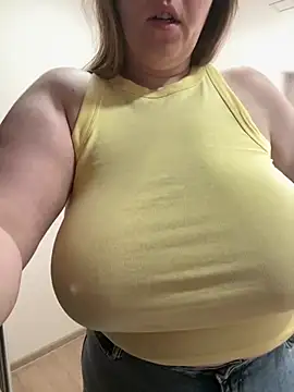 Snapshot of Your_Hot_Sister01 chatting on 03-23-25, 06:47 Your Hot Sister01 online show from 03-23-25, 06:47