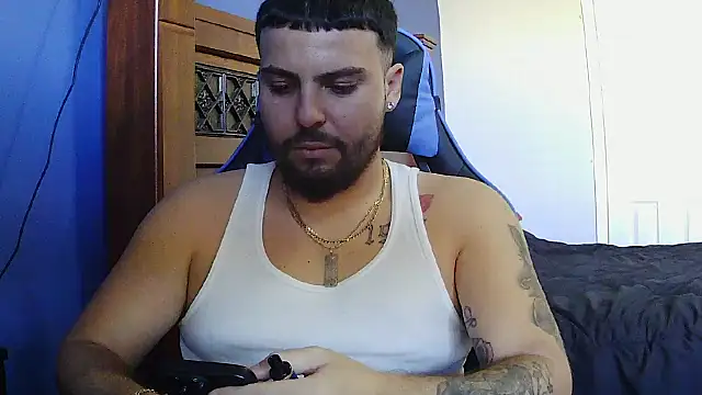 Snapshot of MasterKvn chatting on 02-04-25, 09:31 MasterKvn online show from 02-04-25, 09:31