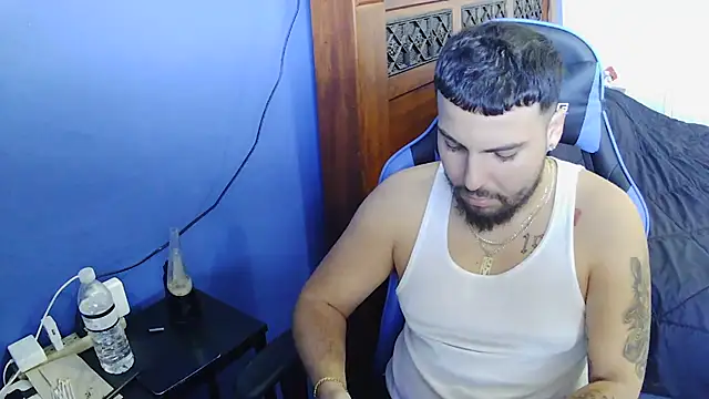 Snapshot of MasterKvn chatting on 02-06-25, 07:51 MasterKvn online show from 02-06-25, 07:51