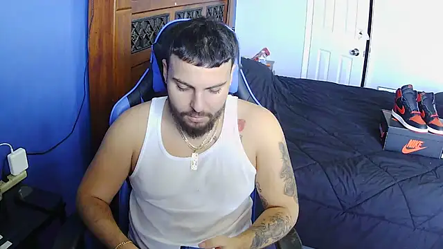 Snapshot of MasterKvn chatting on 02-12-25, 06:40 MasterKvn online show from 02-12-25, 06:40