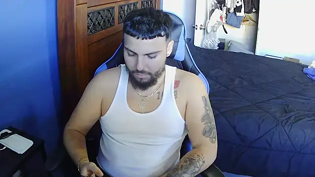 Snapshot of MasterKvn chatting on 03-06-25, 08:59 MasterKvn online show from 03-06-25, 08:59