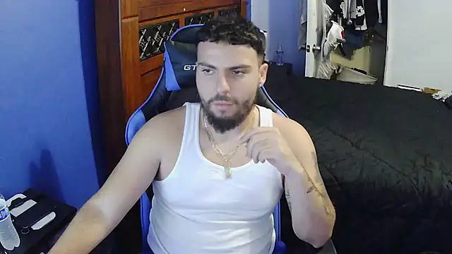 Snapshot of MasterKvn chatting on 03-11-25, 08:20 MasterKvn online show from 03-11-25, 08:20