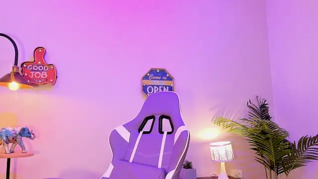 Snapshot of lupeebony chatting on 01-21-25, 10:30 lupeebony online show from 01-21-25, 10:30