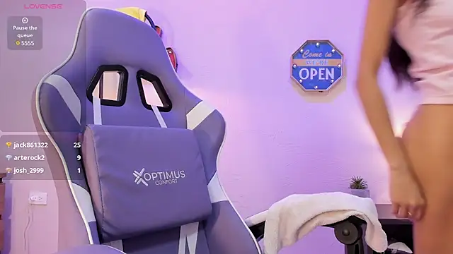 Snapshot of lupeebony chatting on 01-25-25, 07:18 lupeebony online show from 01-25-25, 07:18