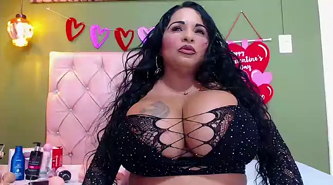 Snapshot of Michelle_busty chatting on 02-14-25, 10:36 Michelle busty online show from 02-14-25, 10:36