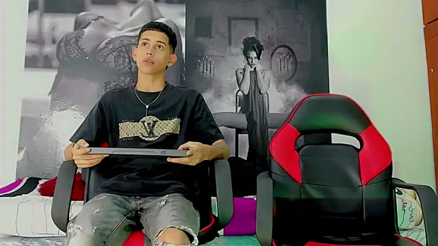 migueyalejo teens online show from 12-17-24, 02:33