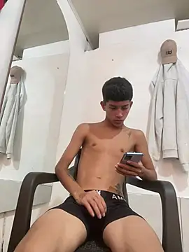 Snapshot of migueyalejo_teens chatting on 05-19-26, 02:23 migueyalejo teens online show from 05-19-26, 02:23