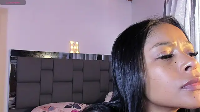 Snapshot of natali_henao chatting on 04-22-26, 04:19 natali henao online show from 04-22-26, 04:19