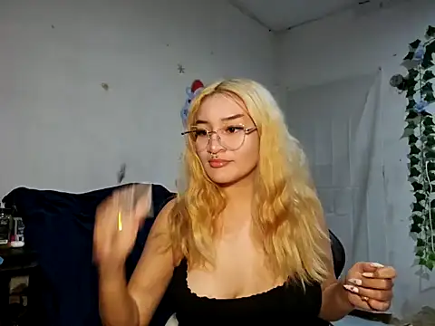 Snapshot of sadnessgyall chatting on 01-04-25, 07:03 sadnessgyall online show from 01-04-25, 07:03