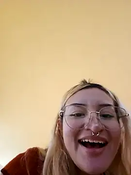 Snapshot of sadnessgyall chatting on 02-16-25, 03:04 sadnessgyall online show from 02-16-25, 03:04