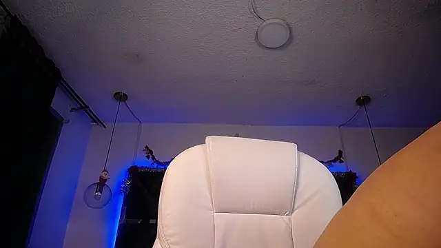 Snapshot of MIA_YOURHOTTIE chatting on 12-10-24, 02:27 MIA YOURHOTTIE online show from 12-10-24, 02:27