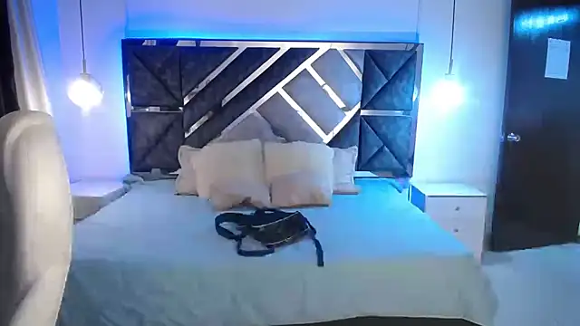 Snapshot of MIA_YOURHOTTIE chatting on 02-19-25, 02:12 MIA YOURHOTTIE online show from 02-19-25, 02:12