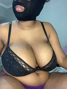 Snapshot of blackshortzbarbie chatting on 03-20-25, 11:05 blackshortzbarbie online show from 03-20-25, 11:05