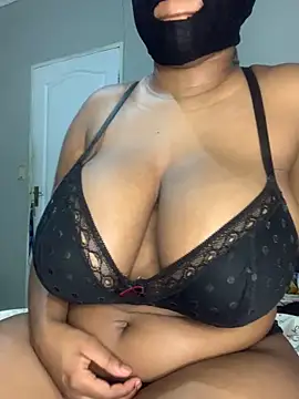 Snapshot of blackshortzbarbie chatting on 03-21-25, 10:28 blackshortzbarbie online show from 03-21-25, 10:28