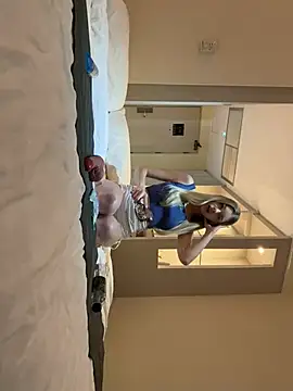 Snapshot of Alice1_secret chatting on 02-14-25, 05:03 Alice1 secret online show from 02-14-25, 05:03