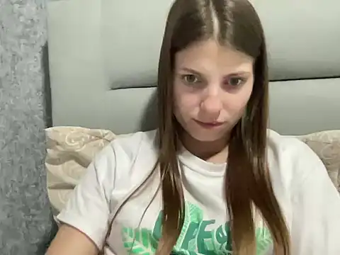 Snapshot of felicity_gold chatting on 05-22-26, 07:30 felicity gold online show from 05-22-26, 07:30