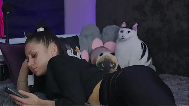 Snapshot of Kathleen_Meow chatting on 12-12-24, 10:24 Kathleen Meow online show from 12-12-24, 10:24