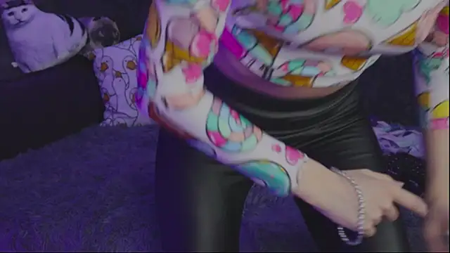 Snapshot of Kathleen_Meow chatting on 02-14-25, 06:29 Kathleen Meow online show from 02-14-25, 06:29