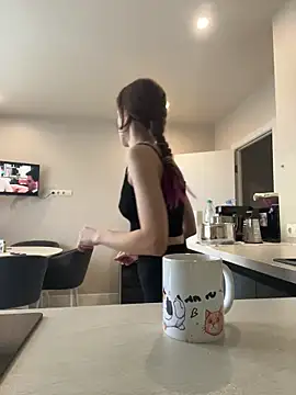 Kathleen Meow online show from 12-17-25, 07:03